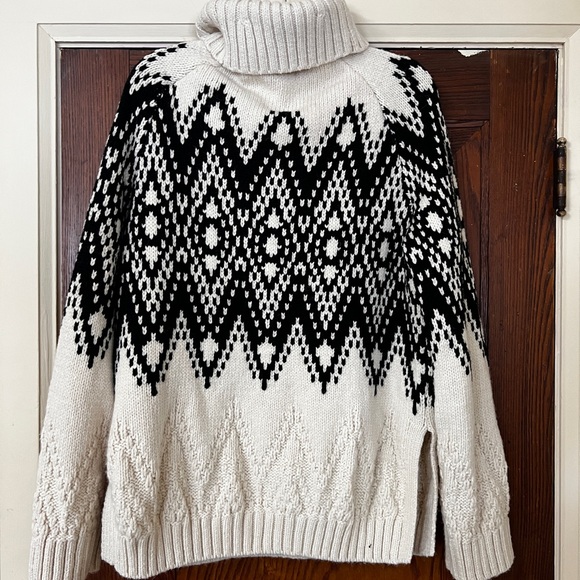 Cozy H&M Black and Cream Turtleneck - Picture 5 of 6